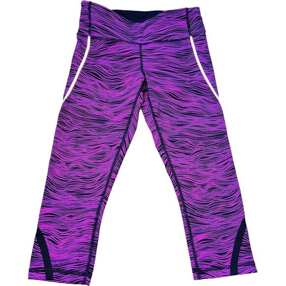 LULULEMON On Track Crop Life Lines Polar Pink & Black Reflective 21” Size 4 NWOT - Picture 2 of 10